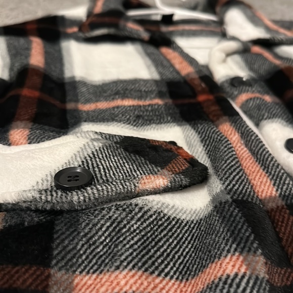 NWOT Fuzzy plaid jacket - Picture 3 of 3